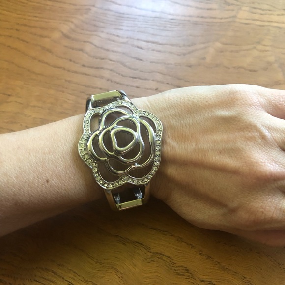 Rhinestone Flower bracelet - Picture 3 of 9